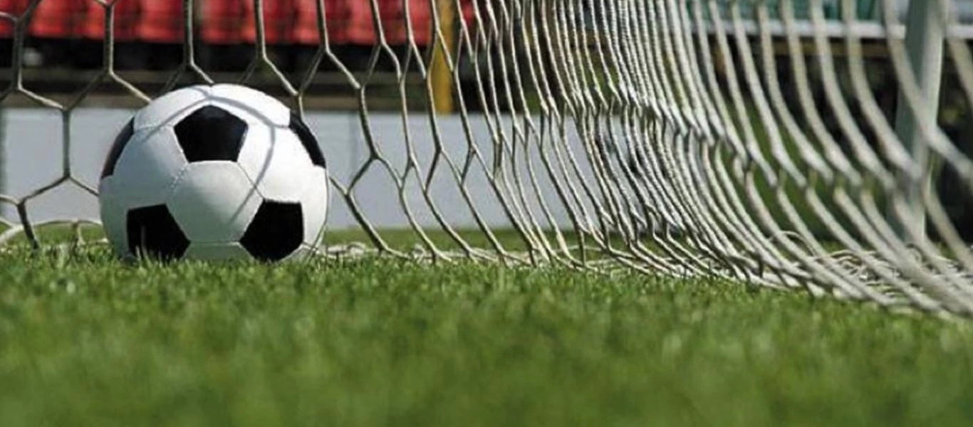 Χιλή: Κροτίδα εκσφενδονίστηκε και χτύπησε ποδοσφαιριστή (βίντεο)